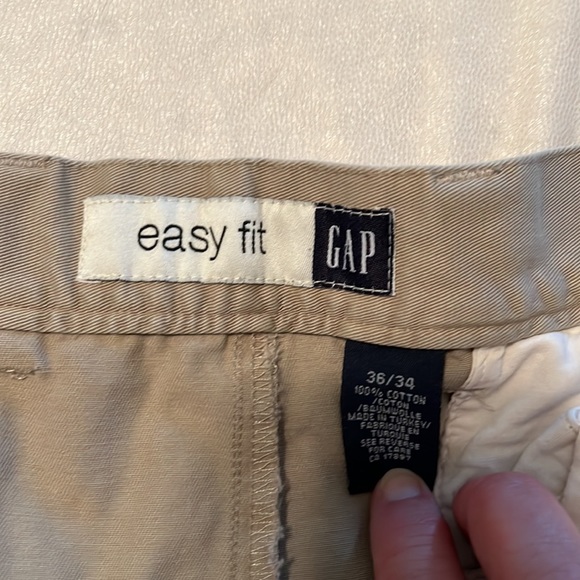 GAP men’s Khaki Pants - Picture 2 of 4